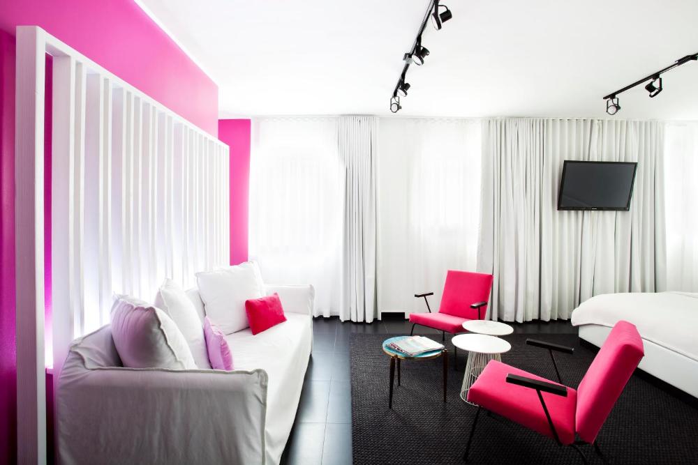 Large Suite interior